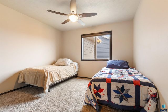 5801 W Bream Ct Court, Sioux Falls, SD 57107