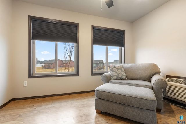 5801 W Bream Ct Court, Sioux Falls, SD 57107