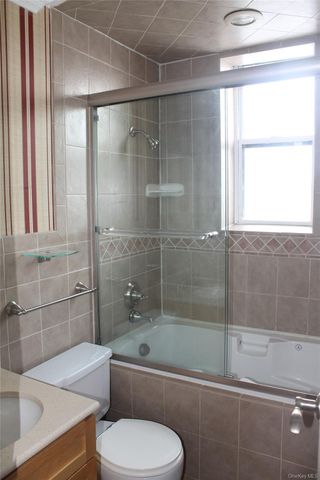 14-23 31 Avenue 4C, Astoria, NY 11102