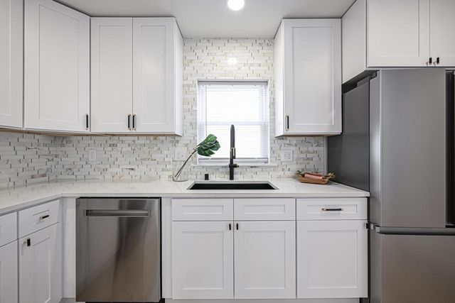 1922 E Iron STREET, Milwaukee, WI 53207