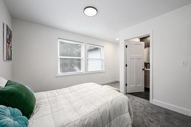 1922 E Iron STREET, Milwaukee, WI 53207
