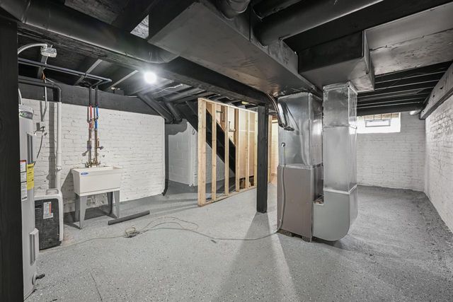 1922 E Iron STREET, Milwaukee, WI 53207