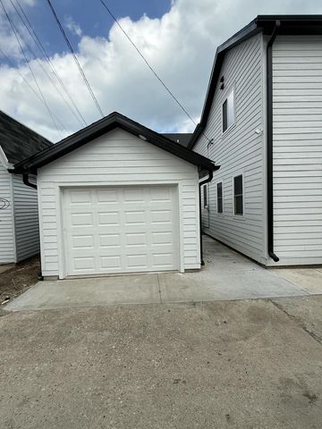 1922 E Iron STREET, Milwaukee, WI 53207