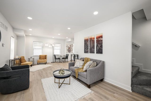 1922 E Iron STREET, Milwaukee, WI 53207