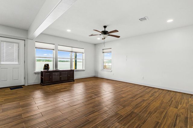 578 Dove Island, Livingston, TX 77351
