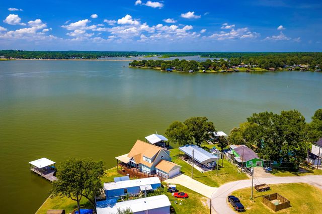 578 Dove Island, Livingston, TX 77351