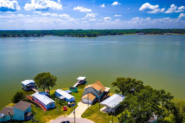 578 Dove Island, Livingston, TX 77351