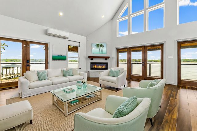 578 Dove Island, Livingston, TX 77351
