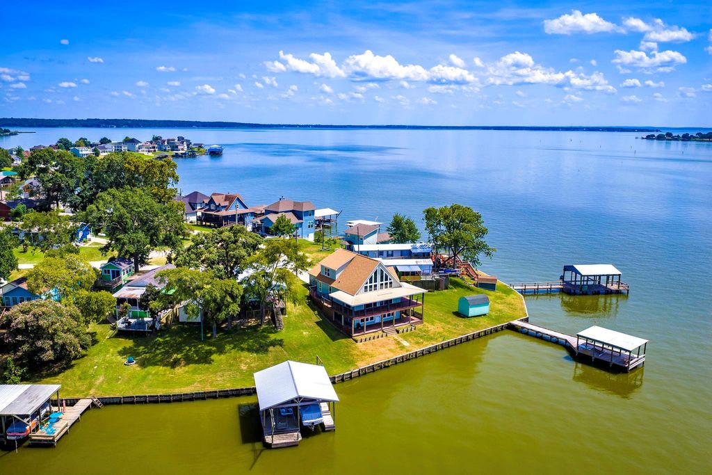 578 Dove Island, Livingston, TX 77351