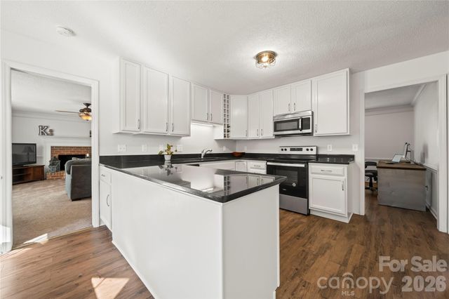 6101 Boykin Spaniel Road, Charlotte, NC 28277