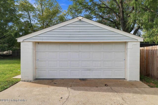 13916 Darwin Blvd, Louisville, KY 40272