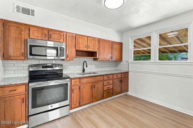 13916 Darwin Blvd, Louisville, KY 40272
