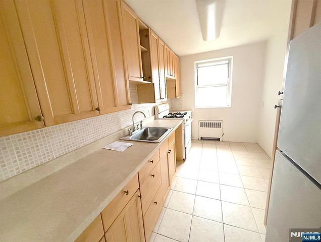 2345 Linwood Avenue 4B, Fort Lee, NJ 07024