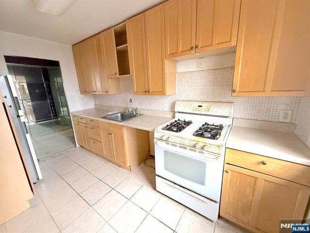 2345 Linwood Avenue 4B, Fort Lee, NJ 07024