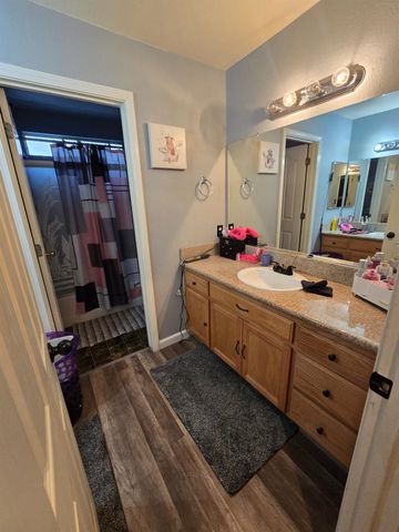 1683 Iris St, Los Banos, CA 93635