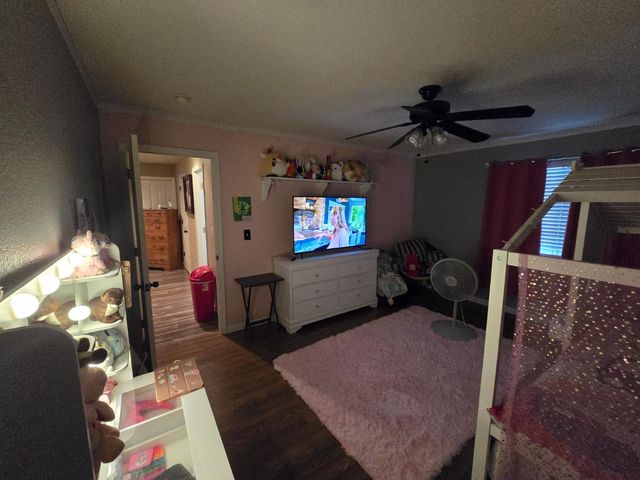 1683 Iris St, Los Banos, CA 93635