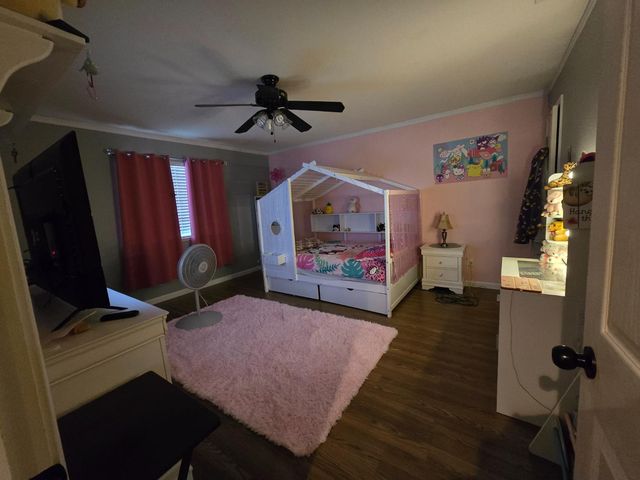 1683 Iris St, Los Banos, CA 93635