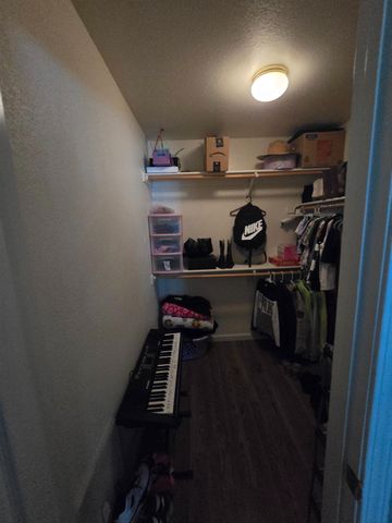 1683 Iris St, Los Banos, CA 93635