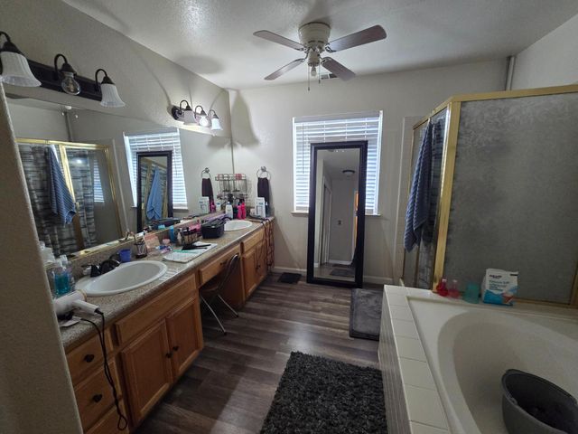 1683 Iris St, Los Banos, CA 93635