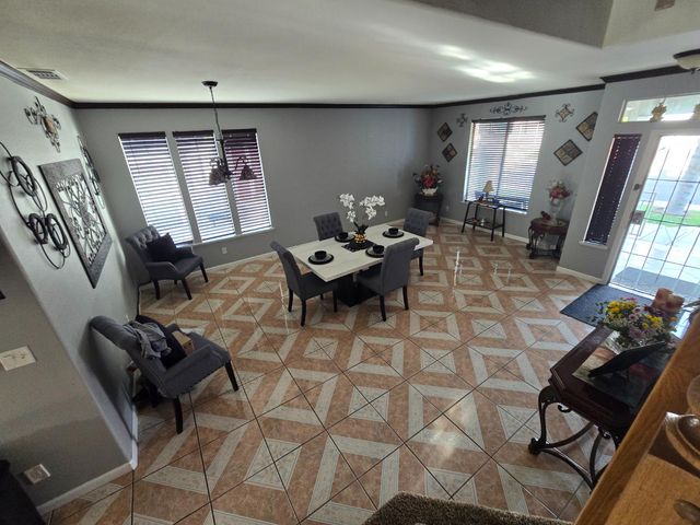 1683 Iris St, Los Banos, CA 93635