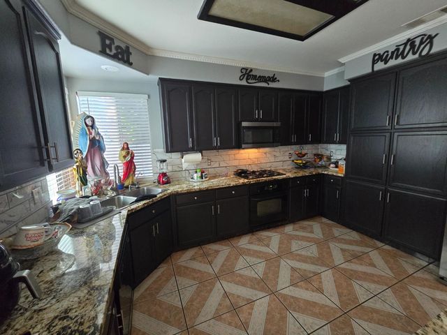 1683 Iris St, Los Banos, CA 93635