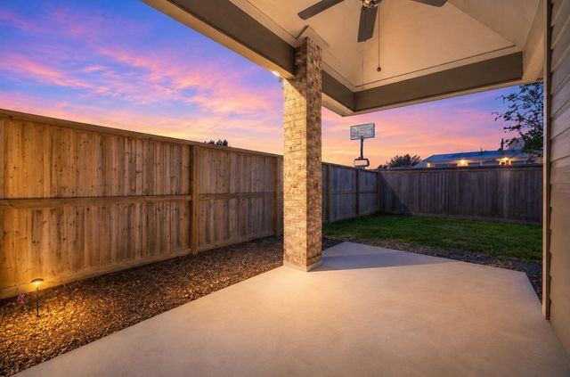 912 Roberts Street, East Bernard, TX 77435
