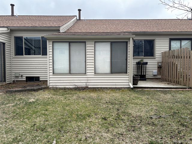 62072 Yorktown - Unit 4, South Lyon, MI 48178