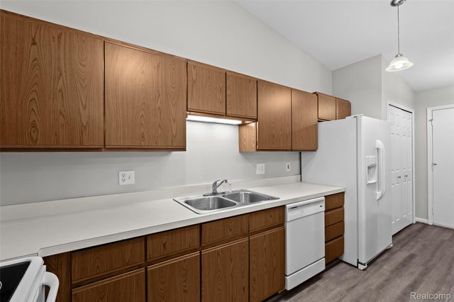 62072 Yorktown - Unit 4, South Lyon, MI 48178