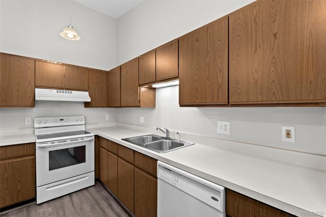 62072 Yorktown - Unit 4, South Lyon, MI 48178