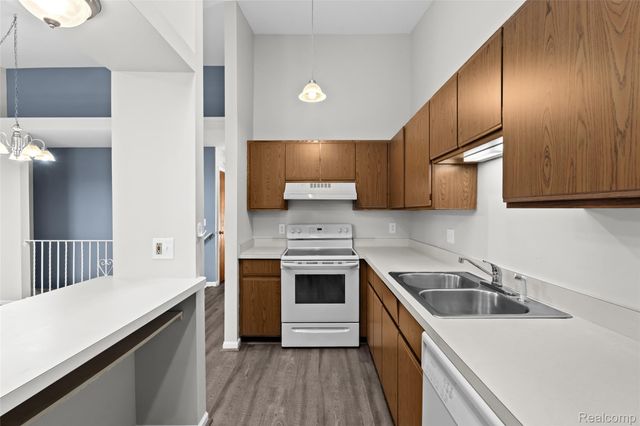 62072 Yorktown - Unit 4, South Lyon, MI 48178