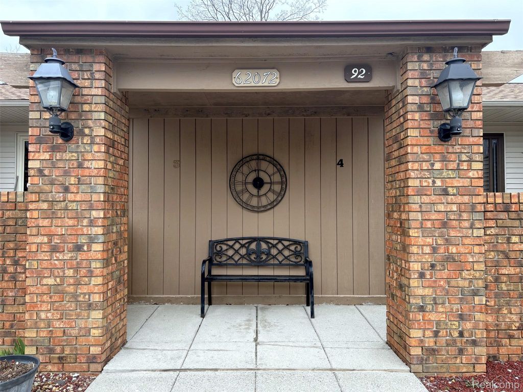 62072 Yorktown - Unit 4, South Lyon, MI 48178