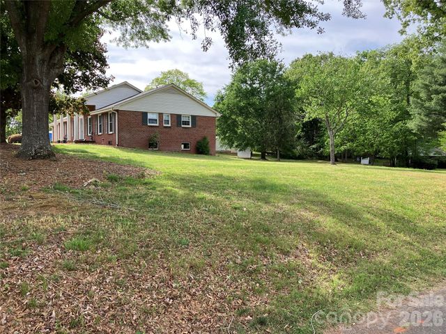 151 Lincoln Road, Forest City, NC 28043