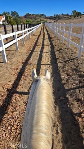 19315 Avenida Cordoba, Murrieta, CA 92562