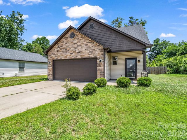 198 N River Road, Fletcher, NC 28732