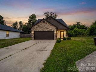 198 N River Road, Fletcher, NC 28732