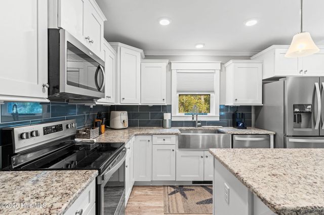 125 NW 15th Street, Oak Island, NC 28465