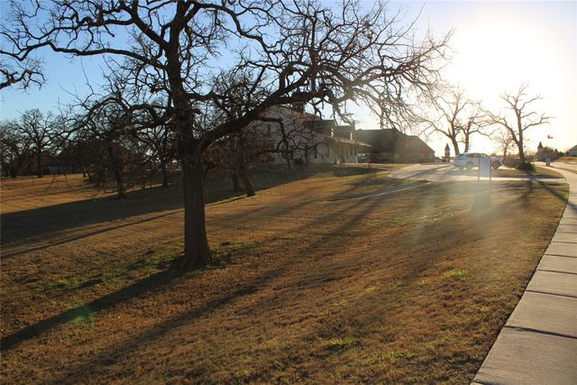 153 Highgate Drive, Boyd, TX 76023