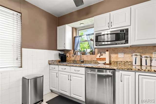 1047 Raisher Drive, St Louis, MO 63130