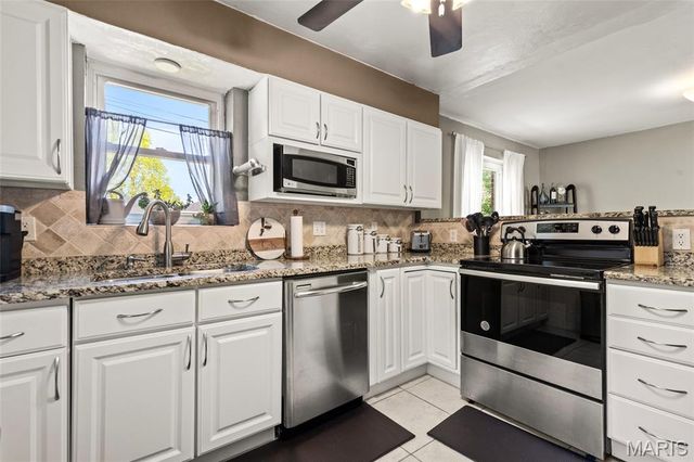 1047 Raisher Drive, St Louis, MO 63130