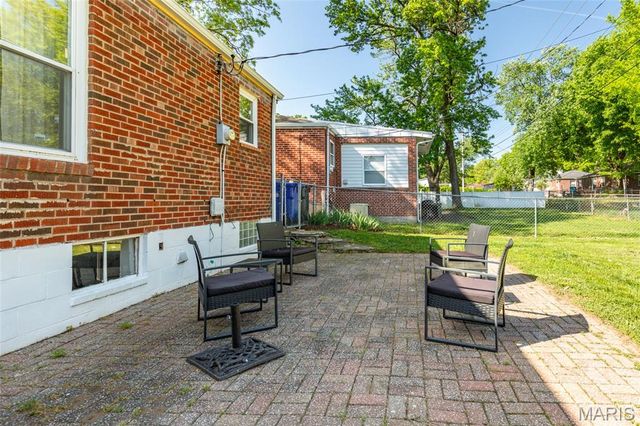 1047 Raisher Drive, St Louis, MO 63130