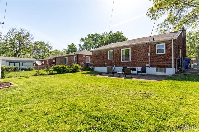 1047 Raisher Drive, St Louis, MO 63130