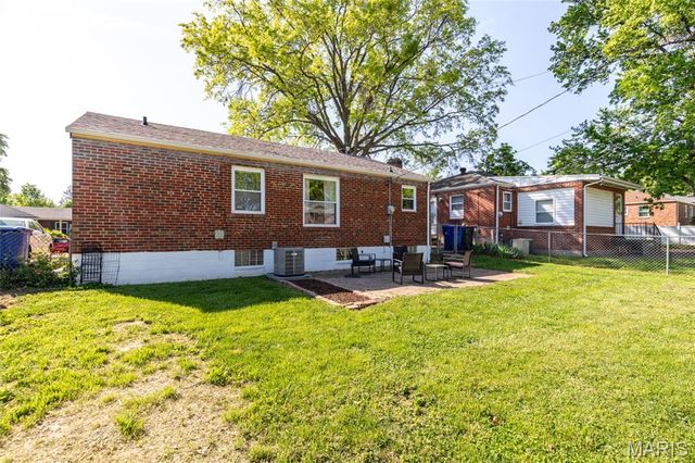 1047 Raisher Drive, St Louis, MO 63130