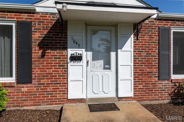 1047 Raisher Drive, St Louis, MO 63130