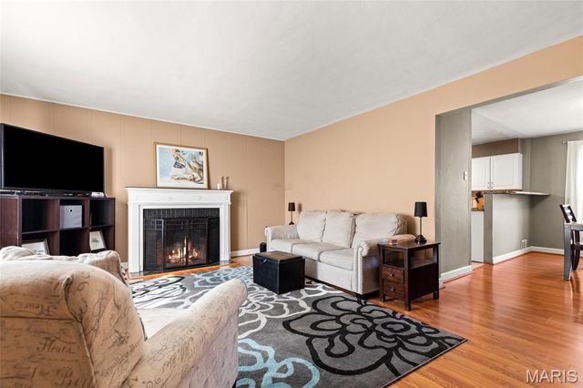 1047 Raisher Drive, St Louis, MO 63130