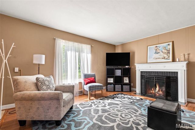 1047 Raisher Drive, St Louis, MO 63130