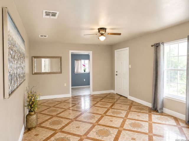 338 Charcliff Dr, San Antonio, TX 78220
