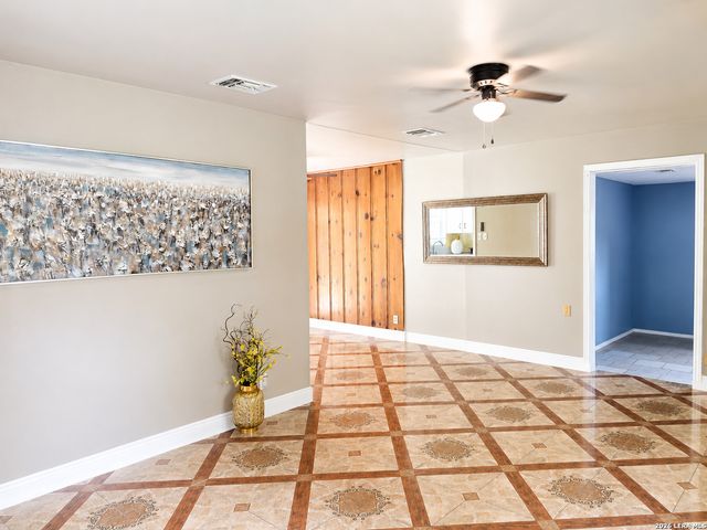 338 Charcliff Dr, San Antonio, TX 78220