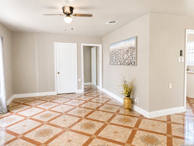 338 Charcliff Dr, San Antonio, TX 78220