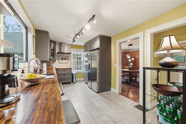 1421 W 50th Terrace, Kansas City, MO 64112