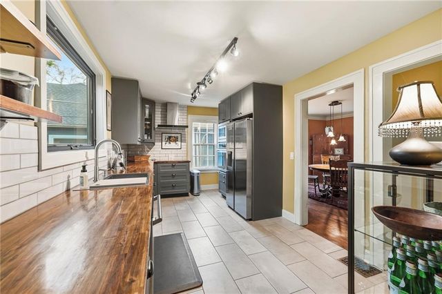 1421 W 50th Terrace, Kansas City, MO 64112